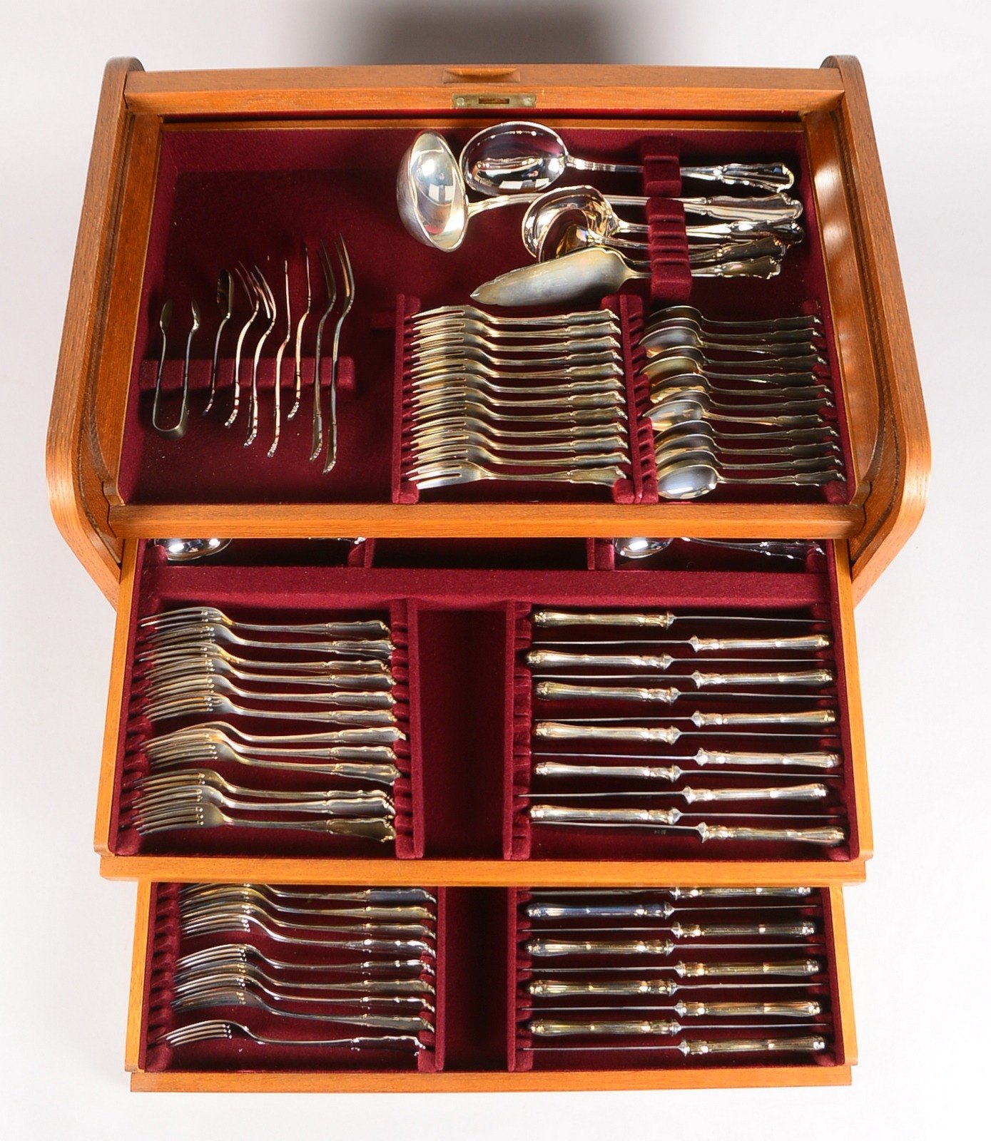 Wilkens-Besteck, 800 Silber, Dresdner Barock, 110-tlg./12 Pers.; Gewicht/o.M.: 3.730 g