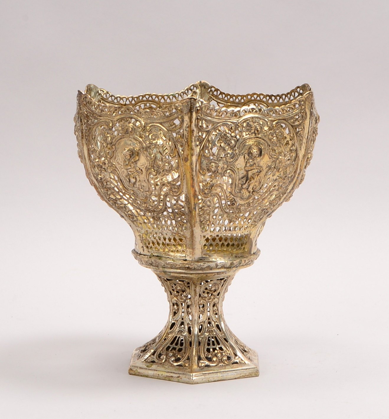 Tischaufsatzschale, 800 Silber, feine Durchbrucharbeit; Höhe 21 cm, Gewicht 492 g