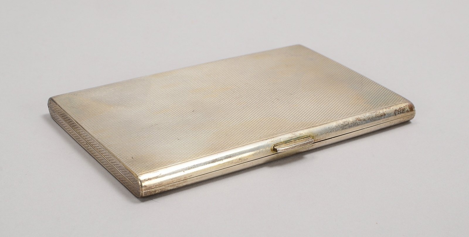 Zigarettenetui, 835 Silber, rechteckig, scharn. Deckel/guillochiert; Gewicht 190 g