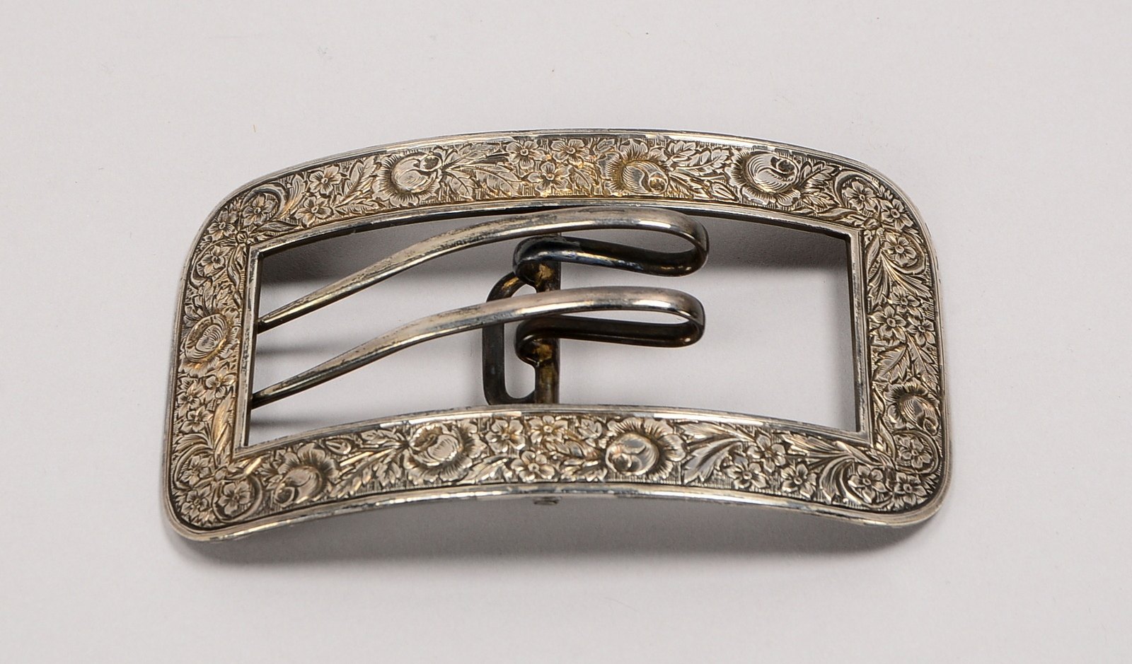 Gürtelschnalle, 925 Sterlingsilber, 2-f. Dornenschließe; Maße 10 x 6 cm, Gewicht 63,41 g