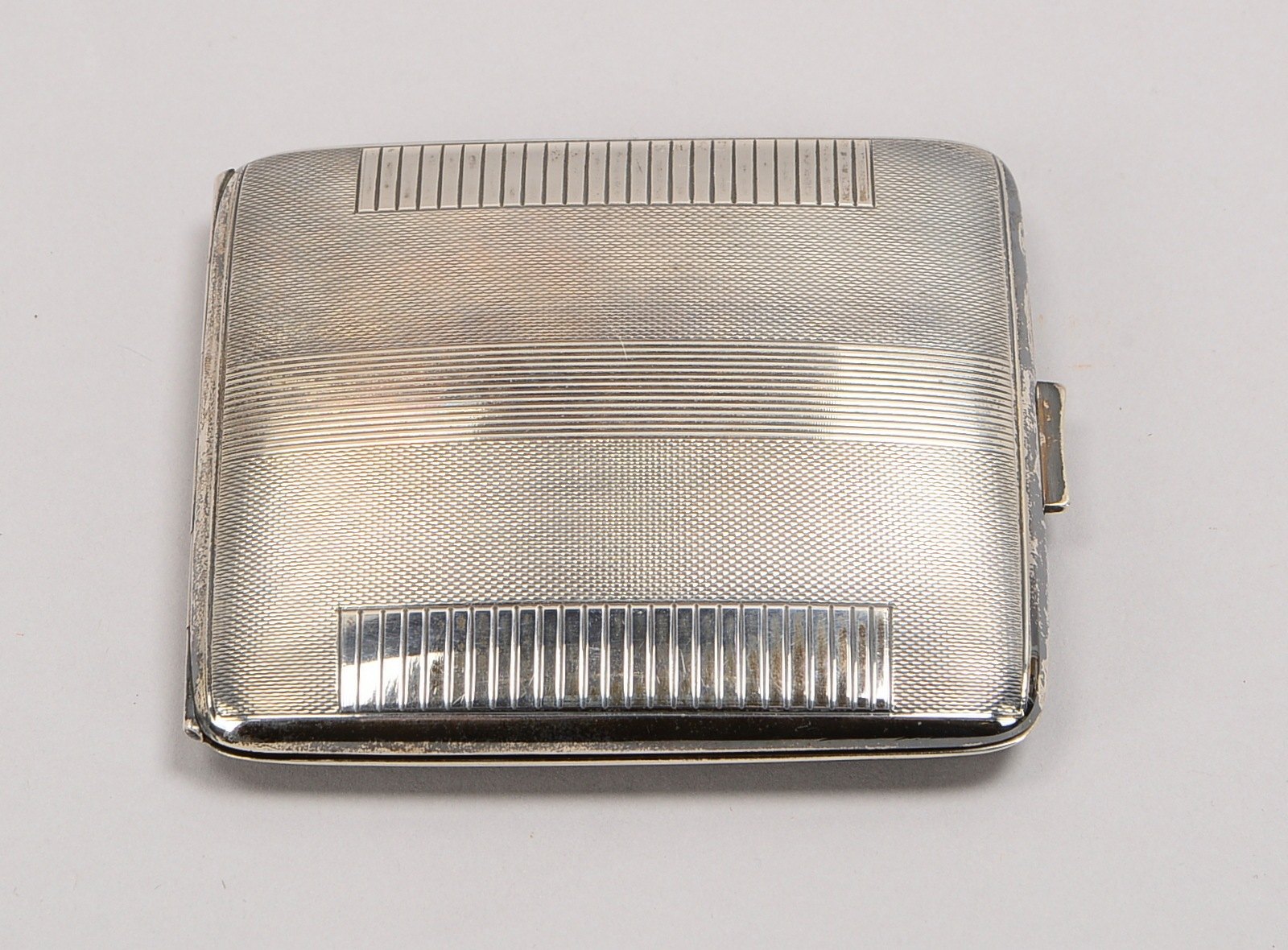 Zigarettenetui, 835 Silber, neuwertig; Maße 9 x 8 cm, Gewicht 77,32 g