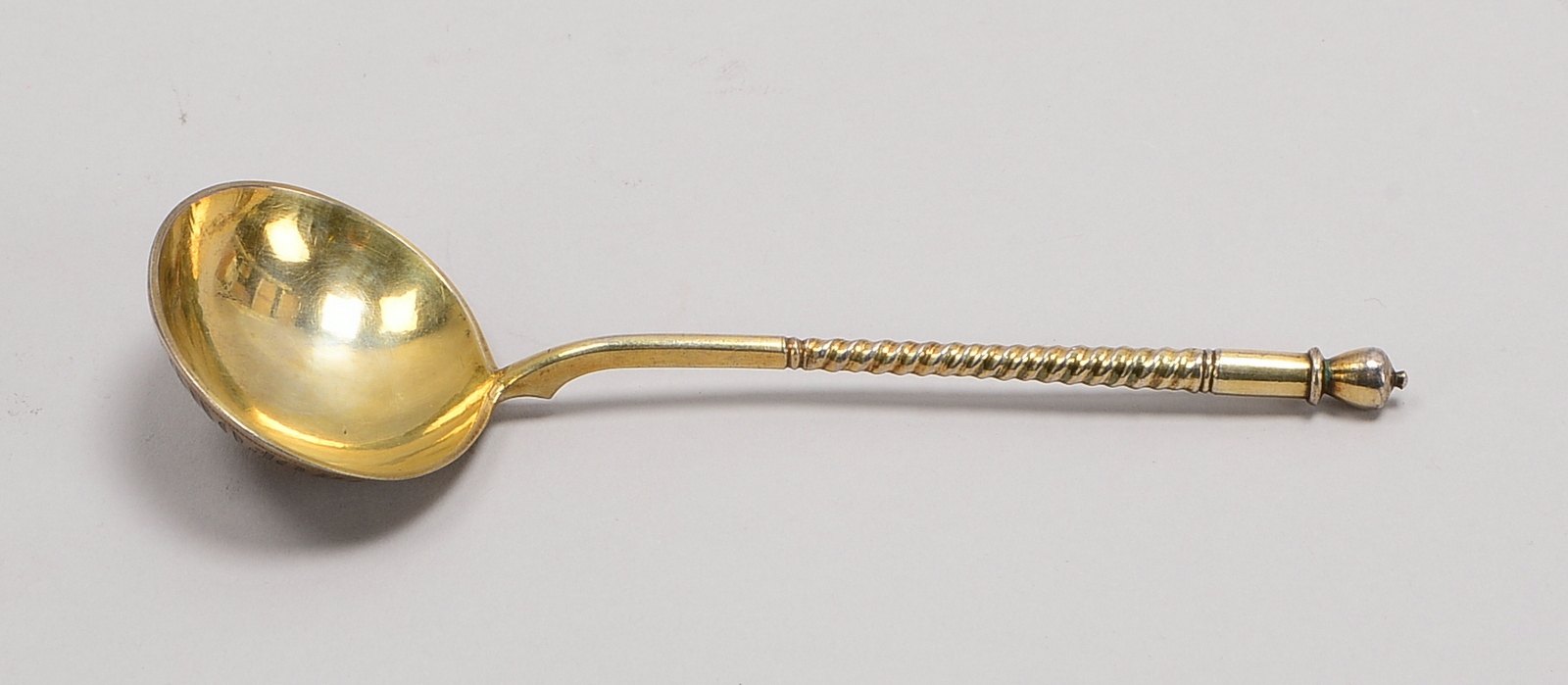 Zierlöffel, 84 Zolotnik/verg., rücks. ziseliert - teils ornamental/teils kyrill.; Gewicht 50 g