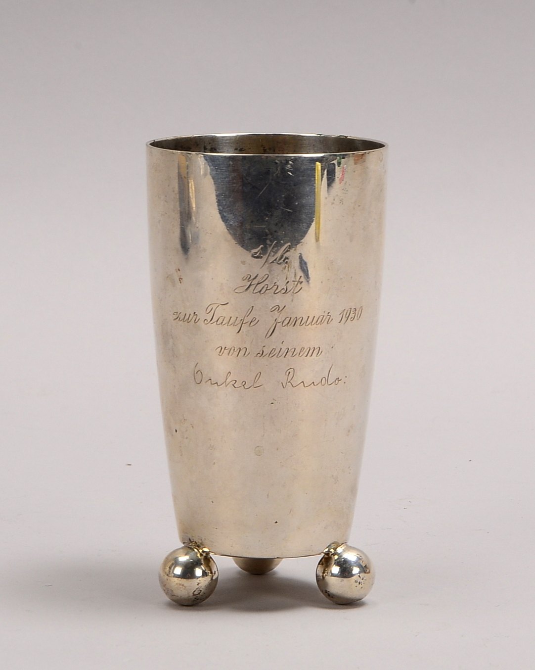 Taufbecher, 835 Silber, grav./dat. 1930, 3x Kugelfüße; Höhe 13,5 cm, Gewicht 185 g