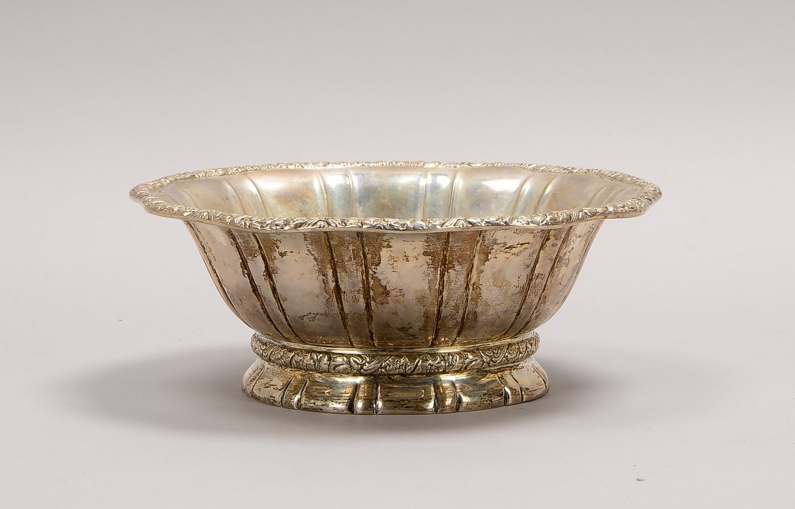 Servierschale, 800 Silber, auf Stand; Durchmesser Ø 22,5 cm; Gewicht 309 g