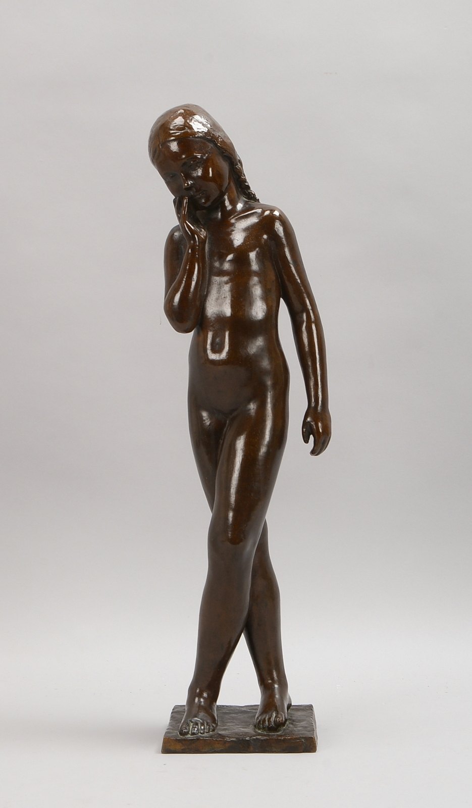 Monogrammist MDM, Bronzefigur, Mädchenakt, monogr./dat.; Höhe 56 cm