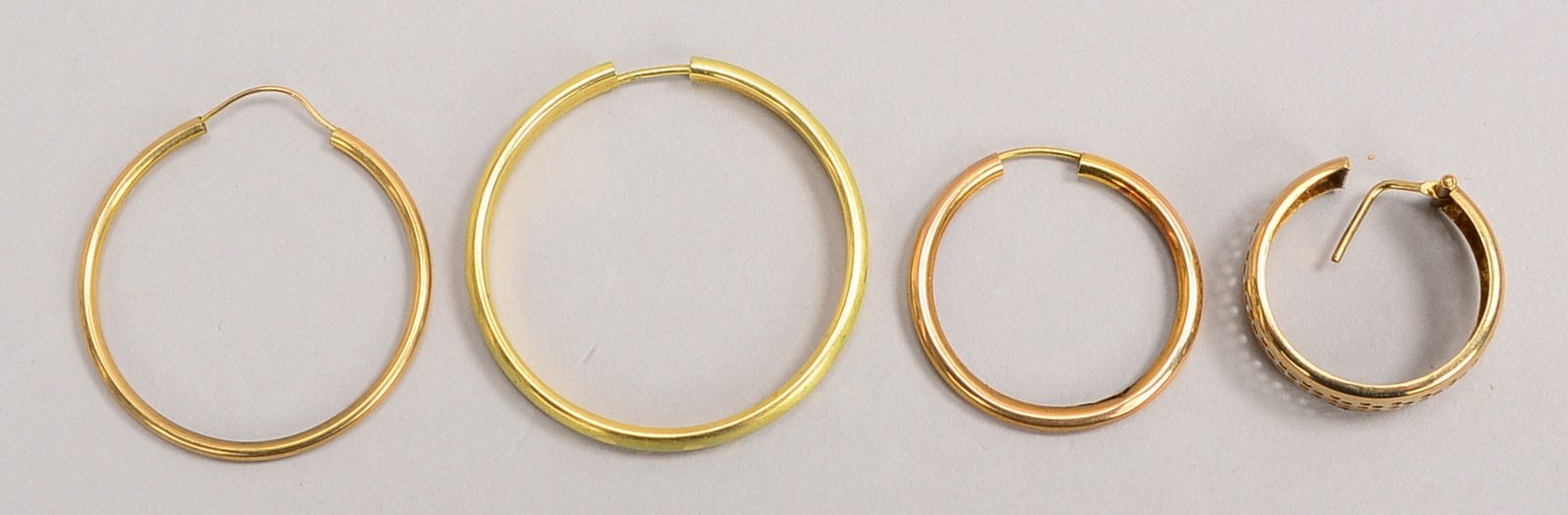4 Creolen, 333 GG (gest.); Durchmesser Ø 2,5 cm - Ø 4 cm, Gewicht 4,90 g