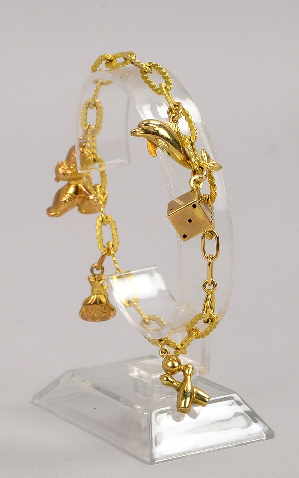 Bettelarmband, 333 GG/RG (gest.), 5x figürl. Charms, Federringschließe; Gewicht 12,50 g
