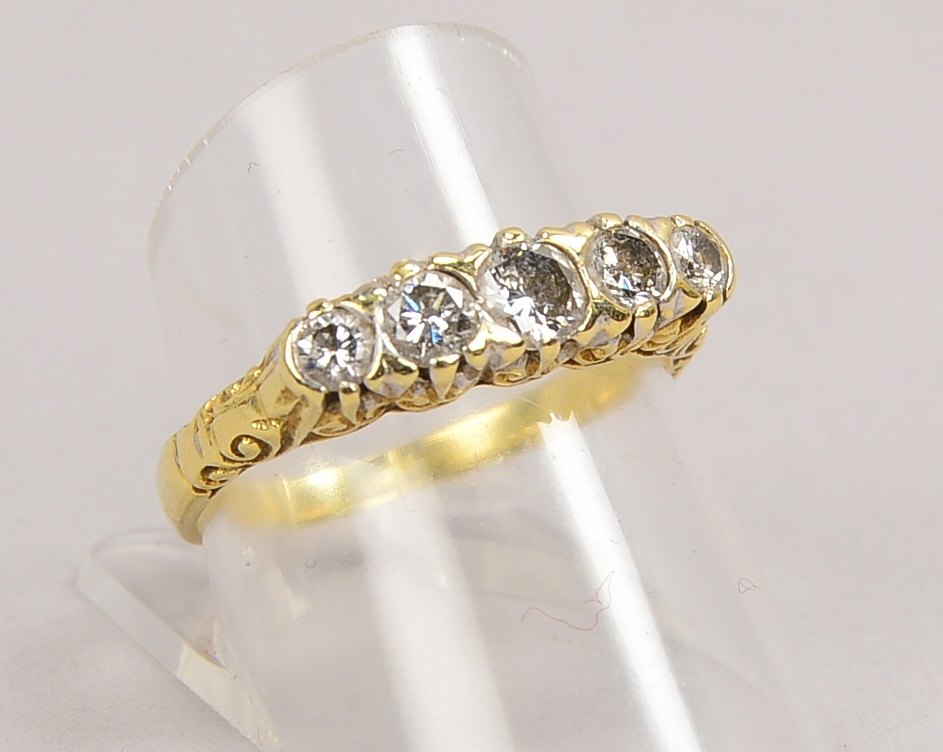 Ring, 585 GG (gest.), mit 5 Brillanten/ca. 0,50 ct, Farbe G-H, Si-P1; Gewicht 4,20 g
