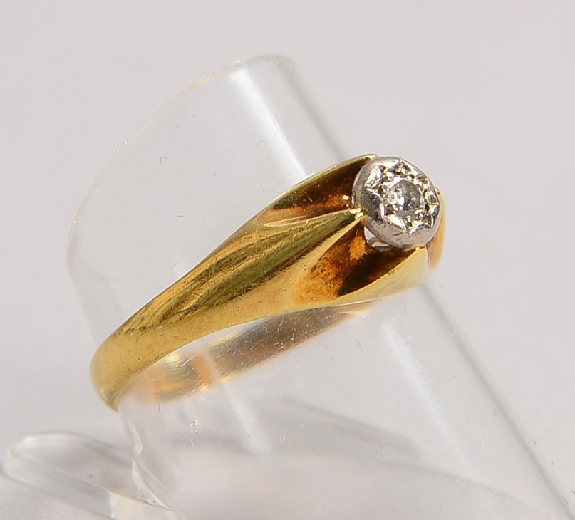 Ring, 585 GG/WG (gest.), mit kl. Brill./ca. 0,06 ct, Farbe I-J, P1; Gewicht 3,30 g