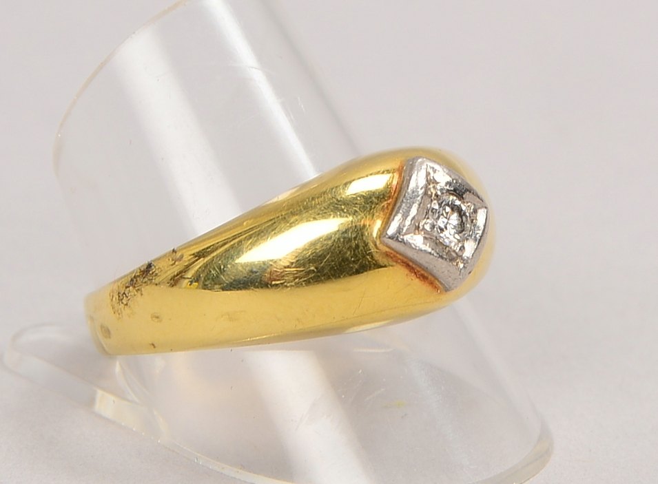 Ring, 585 GG/WG (gest.), mit kl. Brillant von ca. 0,05 ct; RG 65, Gewicht 5,70 g