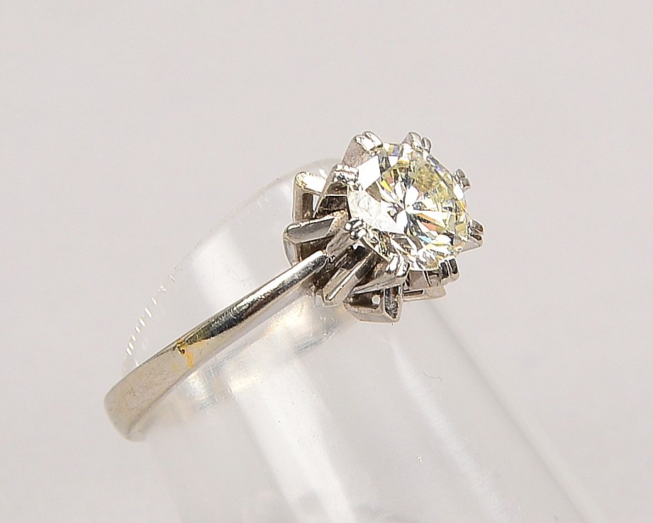 Ring, 585 WG (gest.), mit Brillant von ca. 1,05 ct, Farbe J-K, LR-vvs; Gewicht 3,29 g