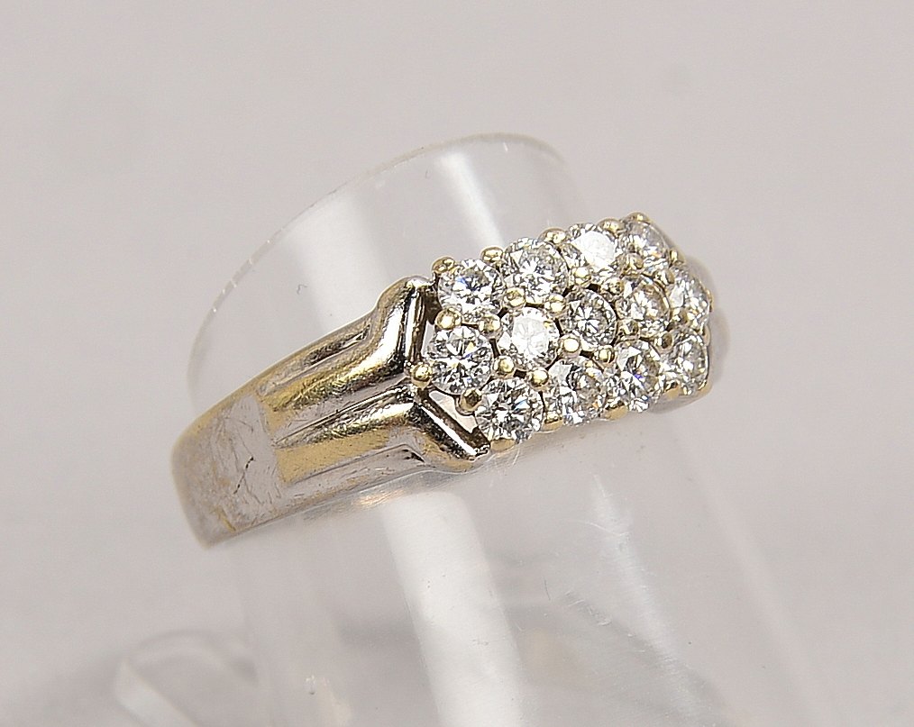 Ring, 585 WG (gest.), mit 13 Brillanten/ca. 0,71 ct, Farbe H-I, Vsi-si; Gewicht 3,60 g