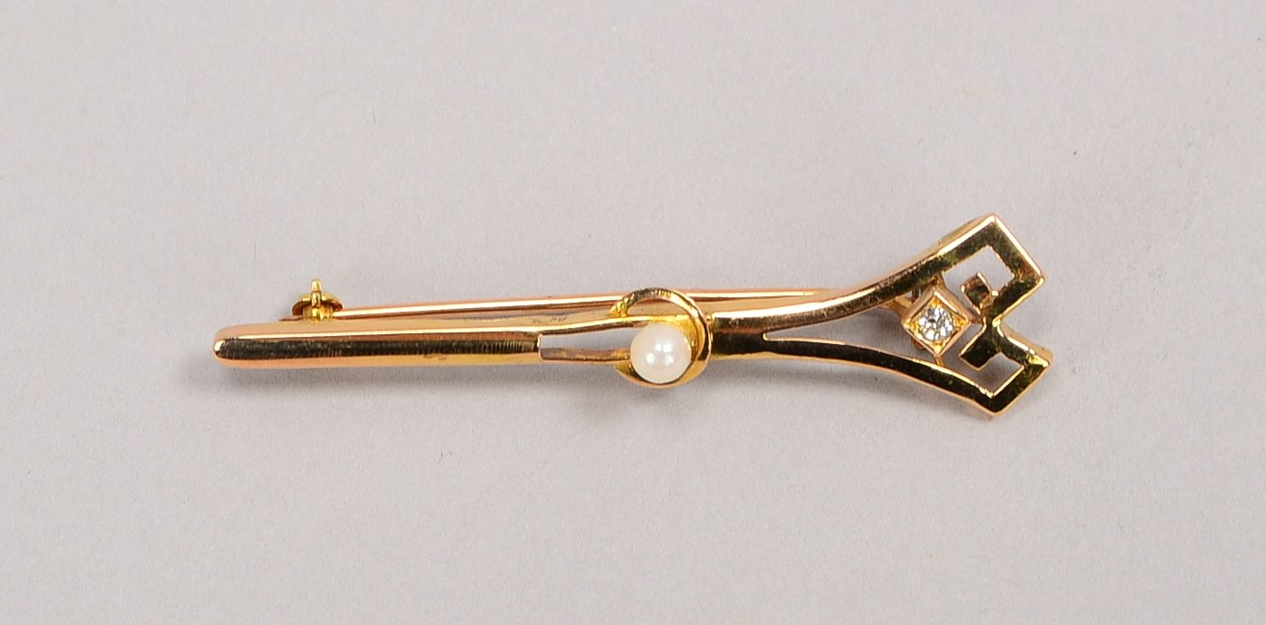 Brosche, 585 GG (gest.), mit je einzelner Perle und kl. Diamant; Gewicht 1,50 g