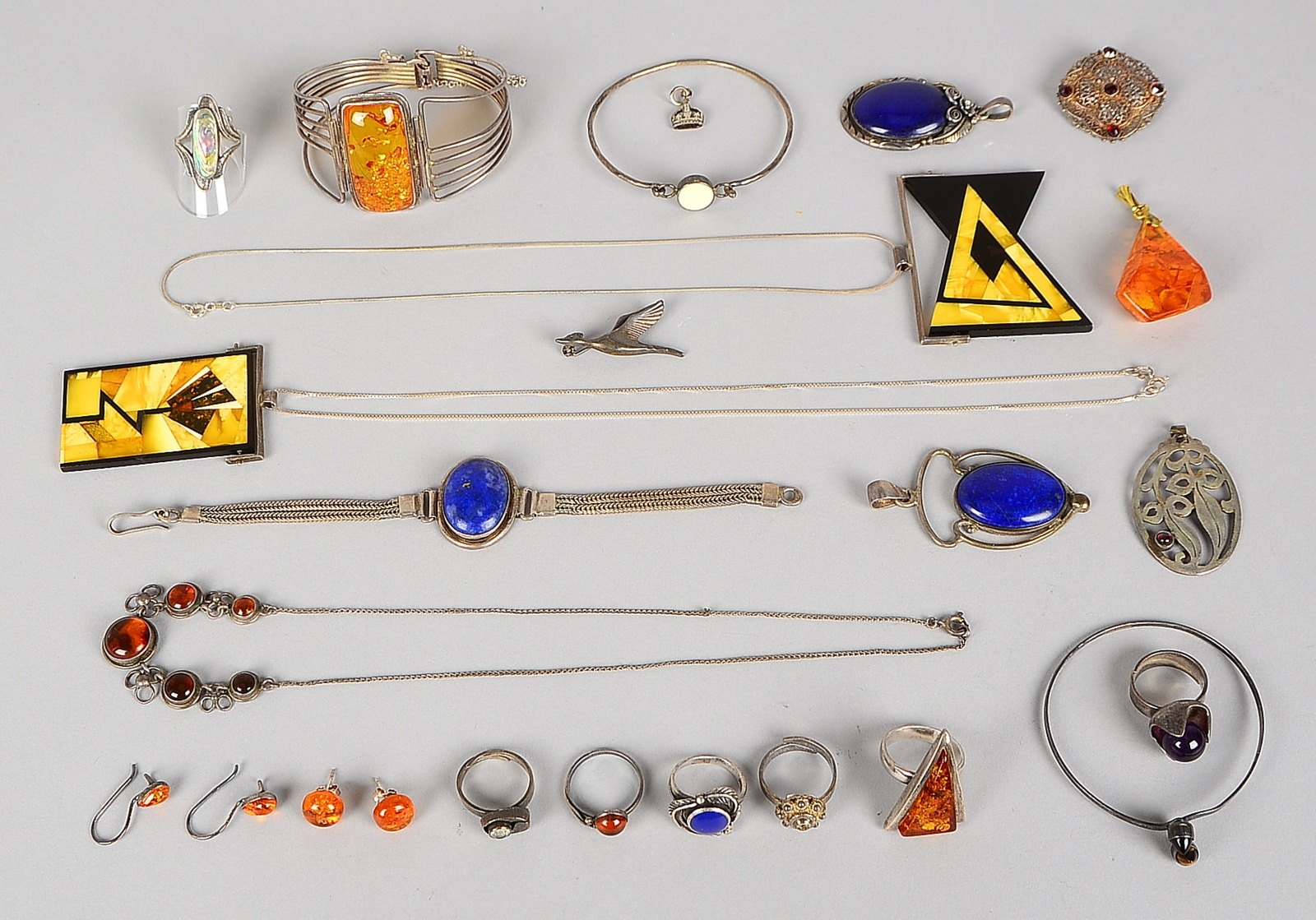 Div. Silberschmuck, teils mit Schmucksteinen (Bernstein, Malachit, u.a.)