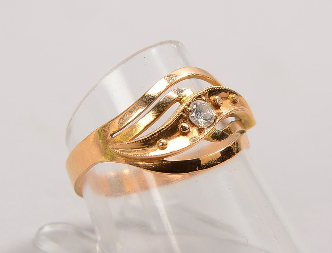 Ring, 583 RG (gest.), besetzt mit einzelnem Zirkon(?); RG 57, Gewicht 2,50 g