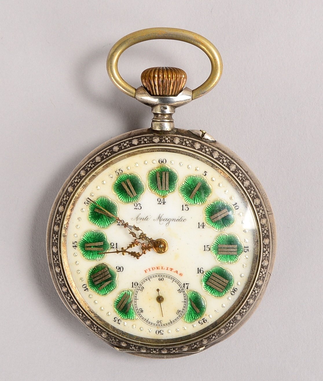 Eisenb.-Taschenuhr, Fidelitas, antimagnet. Silbergeh., Reliefdekor (Lok); Ø 6 cm