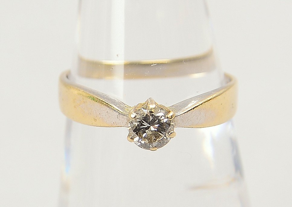 Ring, 585 WG (gest.), mit einzelnem Brill./ca. 0,25 ct; RG 51, Gewicht 2,10 g