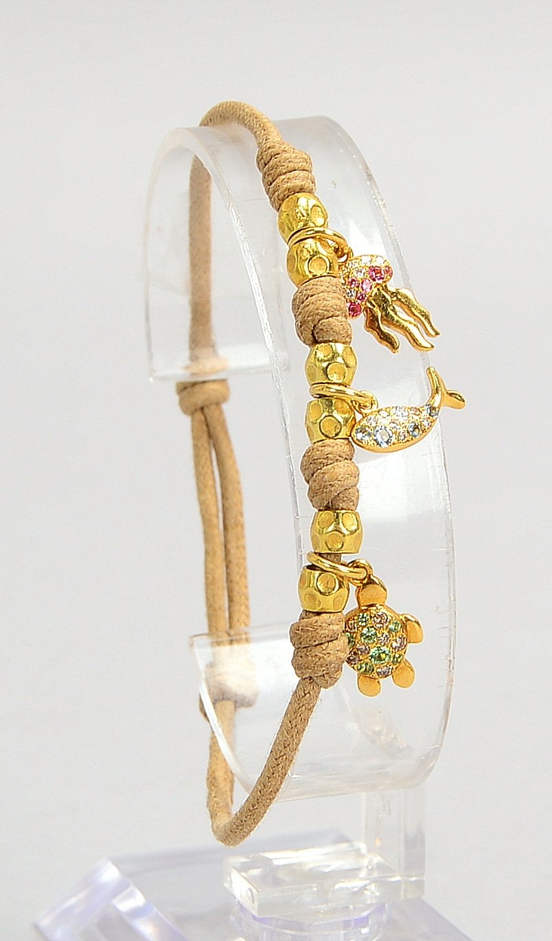 DoDo, Prêt-à-Dodo, 3x Charms, 750 WG (gest.), jeweils mit Steinbes., an Kordelarmb.