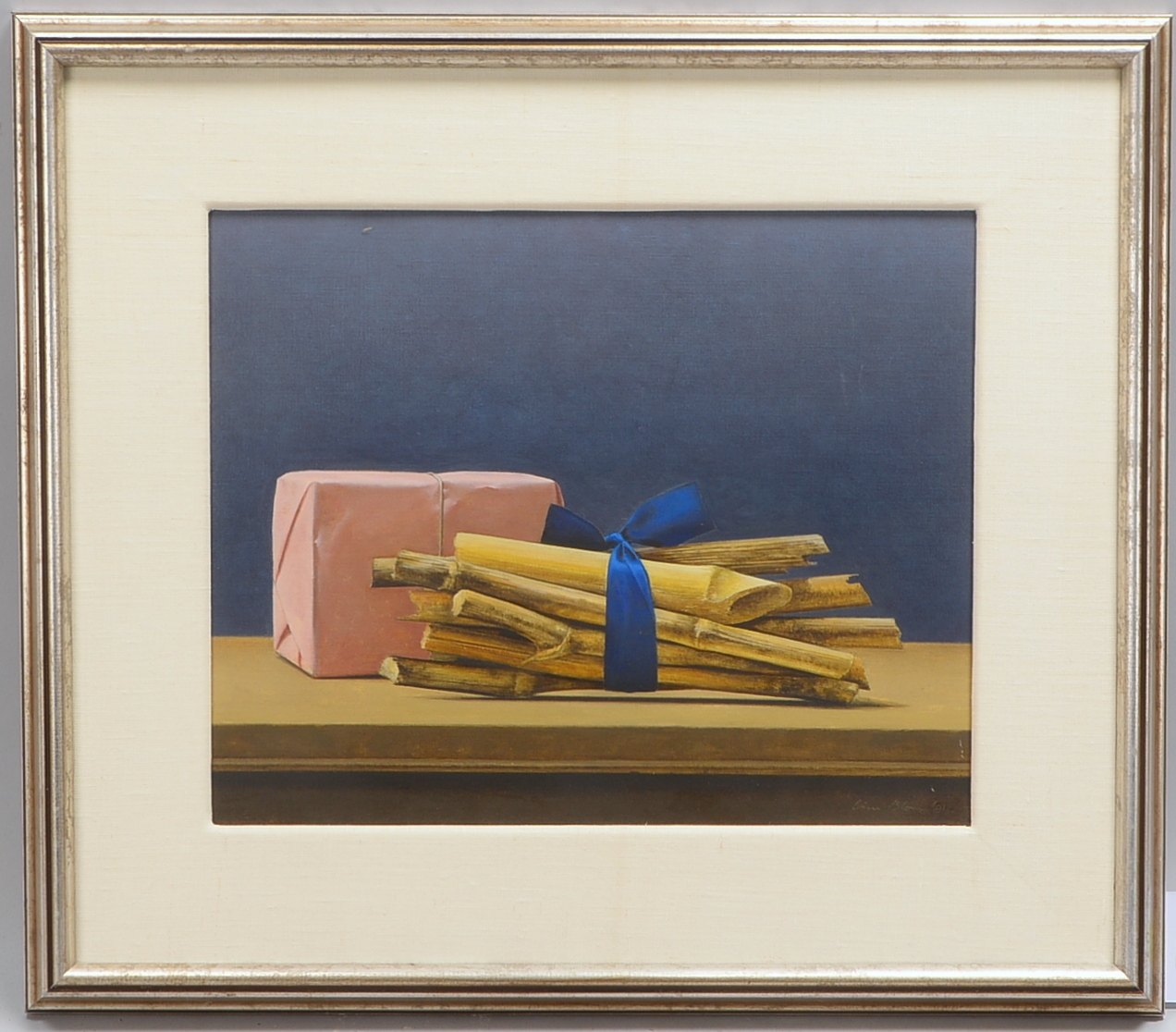 Blom, Wim, Pink Parcel - fotorealist. Gemälde, Öl/Lw, sign./dat.; RM 48 x 56 cm