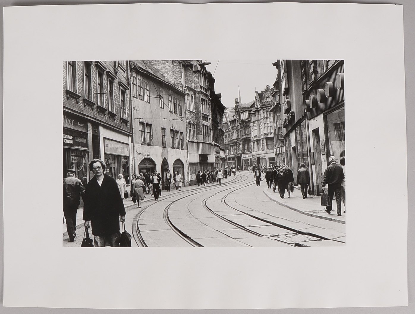 Paris, Helga , O.T., Fotografie, sign., dat./bez. Griffelkunst; Blattmaße 30 x 40,5 cm