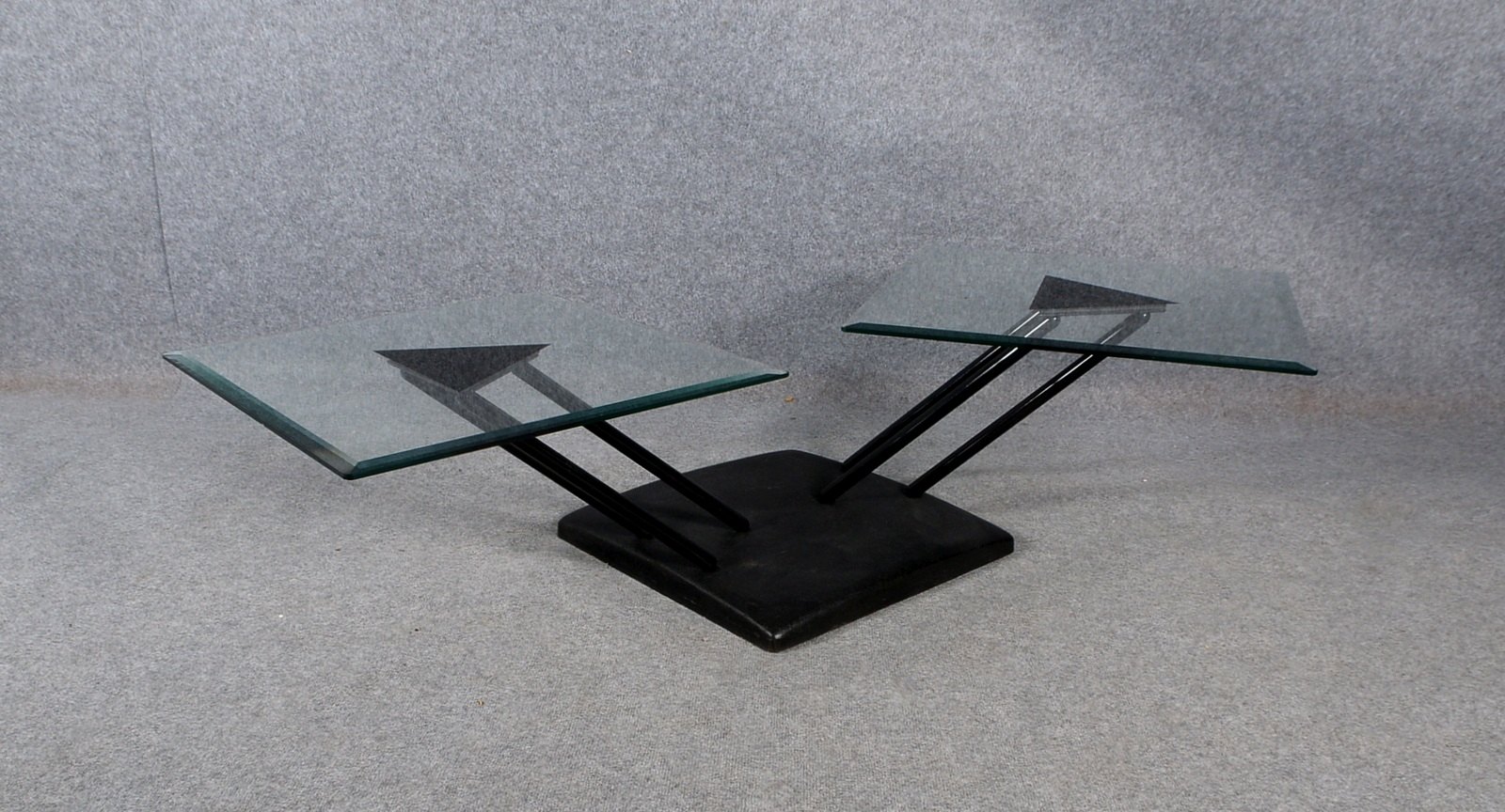 Couchtisch, Bellato Trittico, Gestell Gusseisen, 2x Glasplatten/flex.; Breite 121 cm