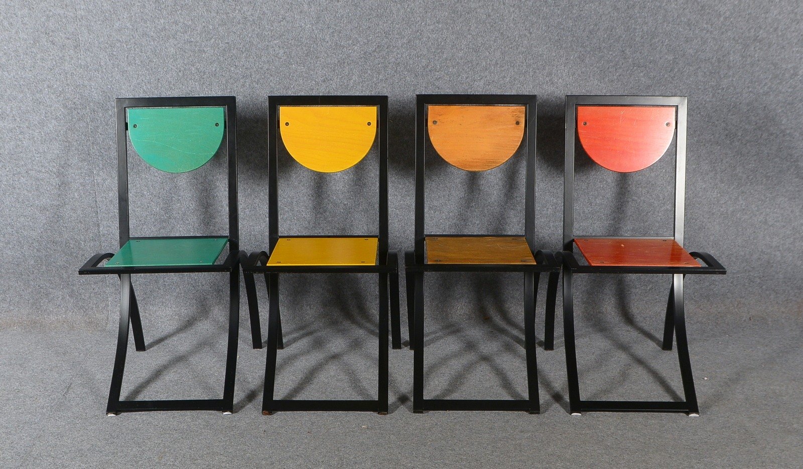 4 Stühle, KFF Sinus, Stahlrohr-Gestell, Buchenholz-Lehne/Sitz; Lehnhöhe 87 cm