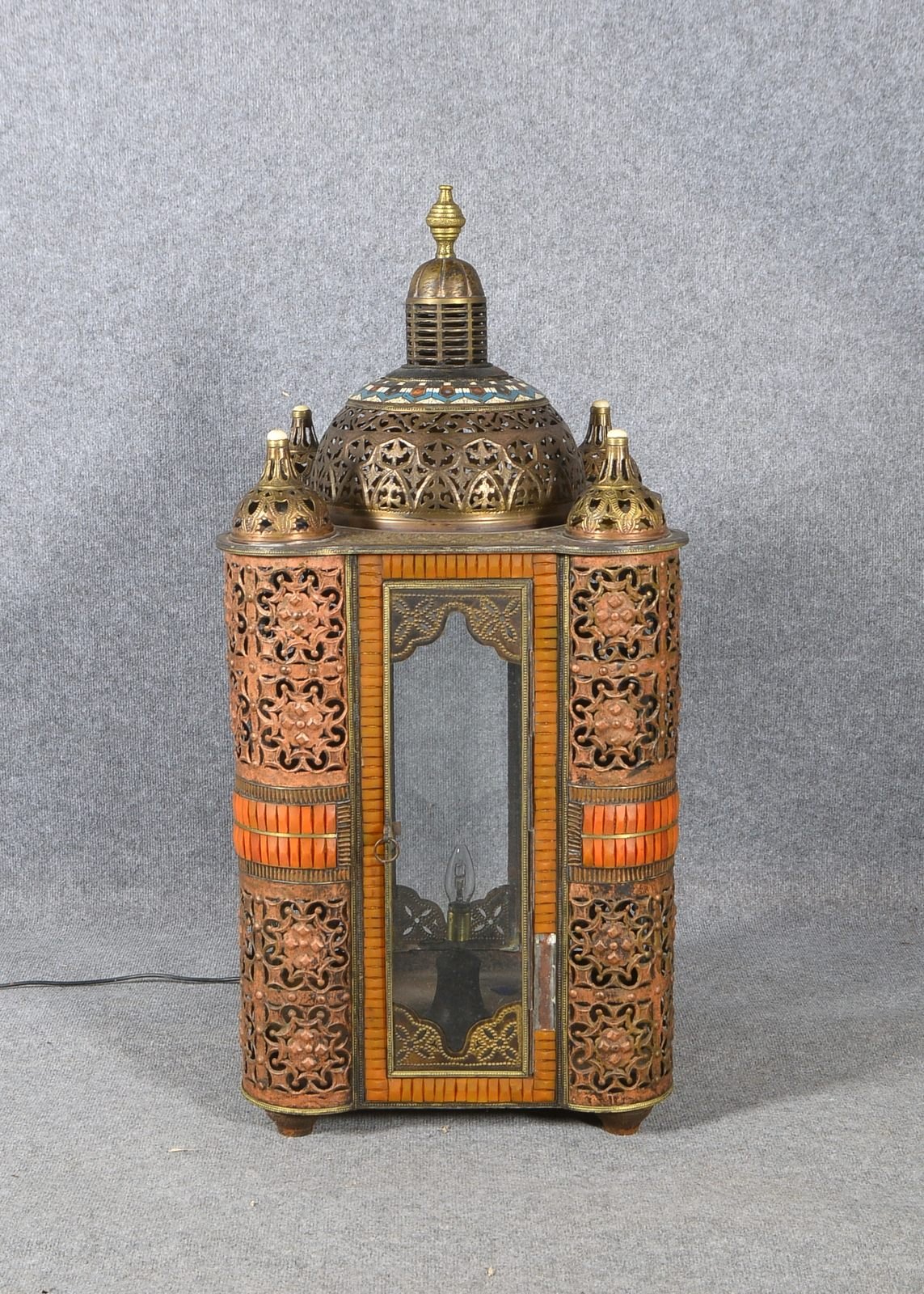 Laterne (wohl Marokko), 1-fl., Blech, 4-s. verglast, mit Emaille; Höhe ca. 100 cm