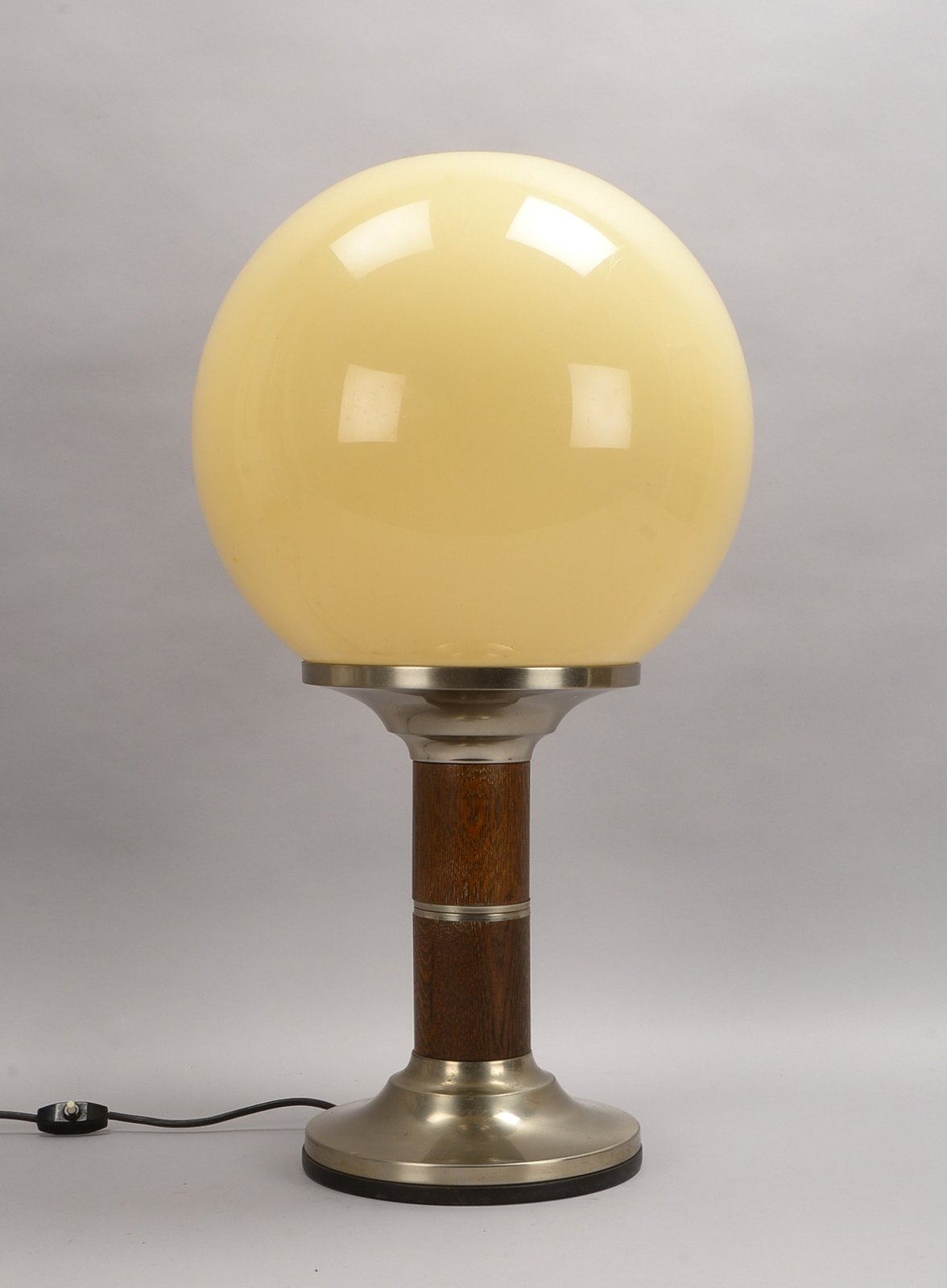 Tischlampe (Bauhaus-Stil), 1-fl., Kunststoff und Metall/Edelholz: Höhe 70 cm