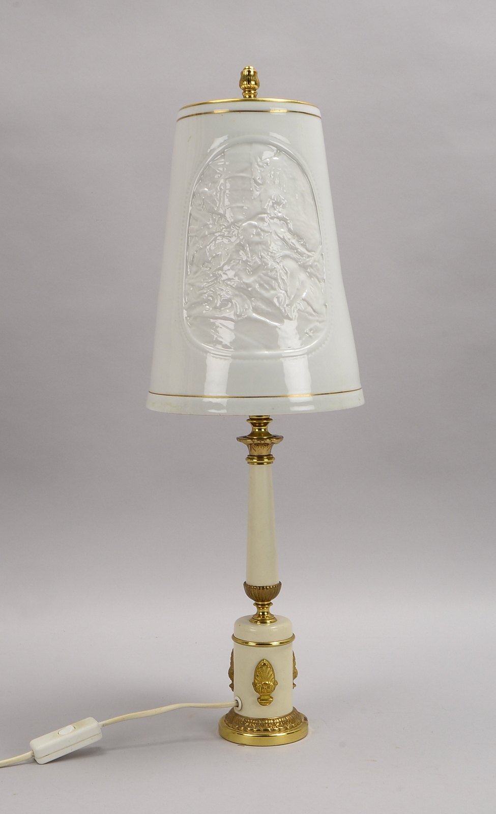 Tischlampe, 1-fl., Porz. mit Lithophanie, Metallstand, Schnurschalter; Höhe 60 cm