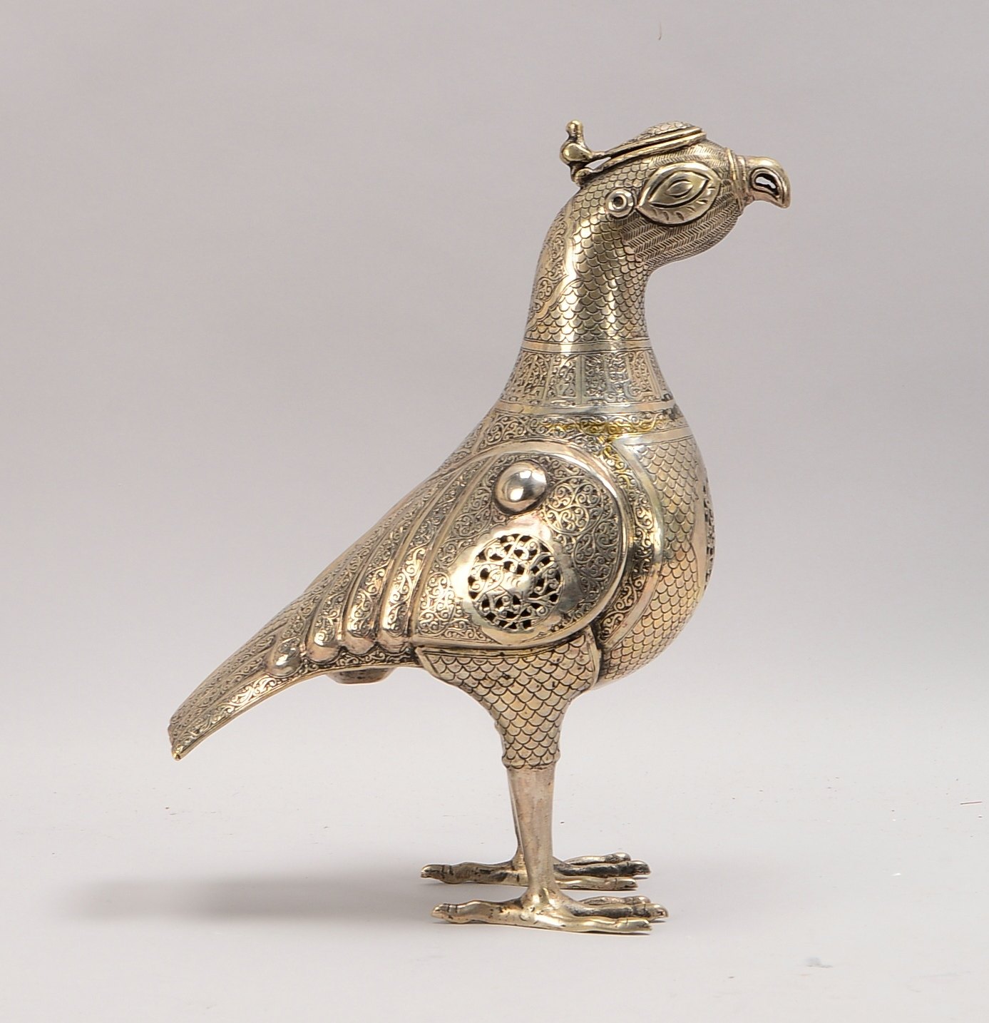 Figürl. Gefäß (Persien), Metall/vers., durchbr./reliefiert - mit Kufi-Schrift; Höhe 32 cm