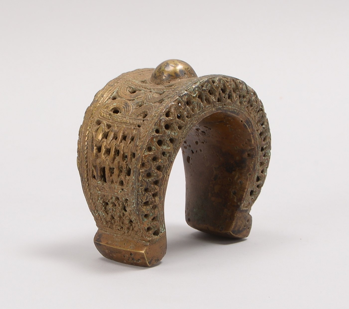 Ethnoschmuck (Afrika), Manille, Bronze, durchbr./ornamental reliefiert; Ø 11 cm