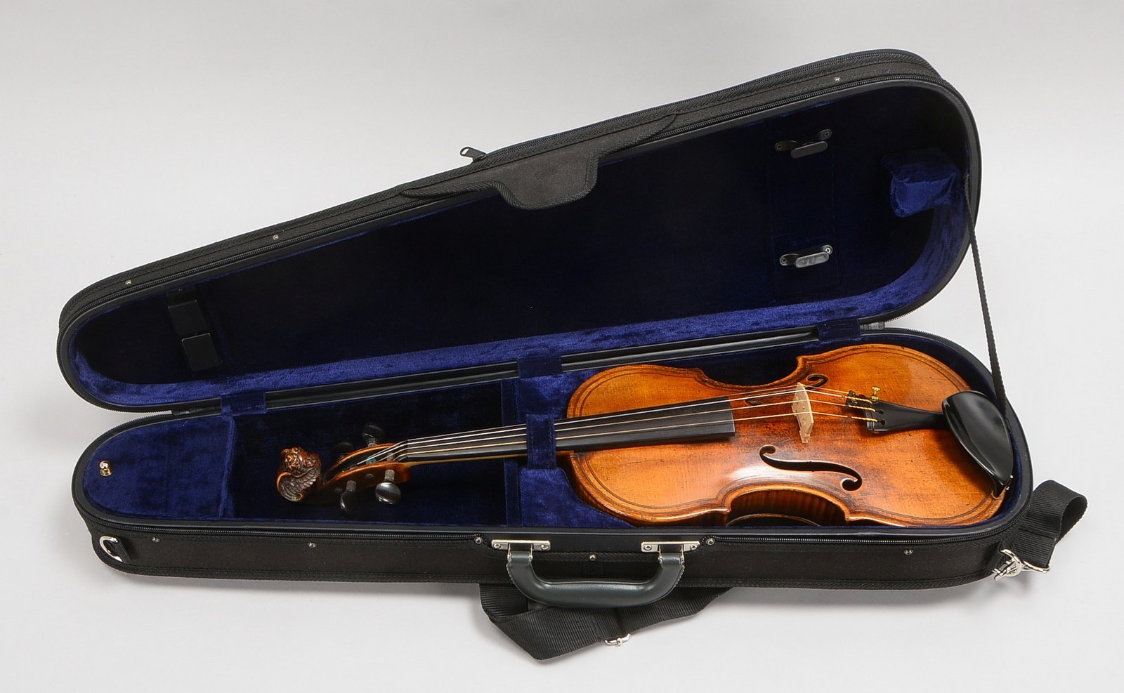 Alte 4/4-Violine (Bau nach G.P. Maggini), im Futteral/Kasten - mit Wertgutachten