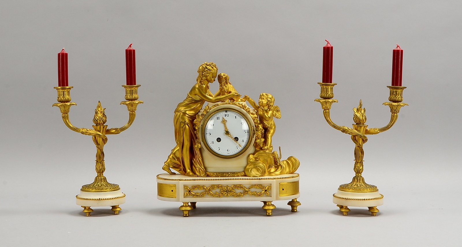 Figurenpendule, Messing-Uhrwerk, Halbstd.-Schlag auf Glocke, weißes Marmorgeh.