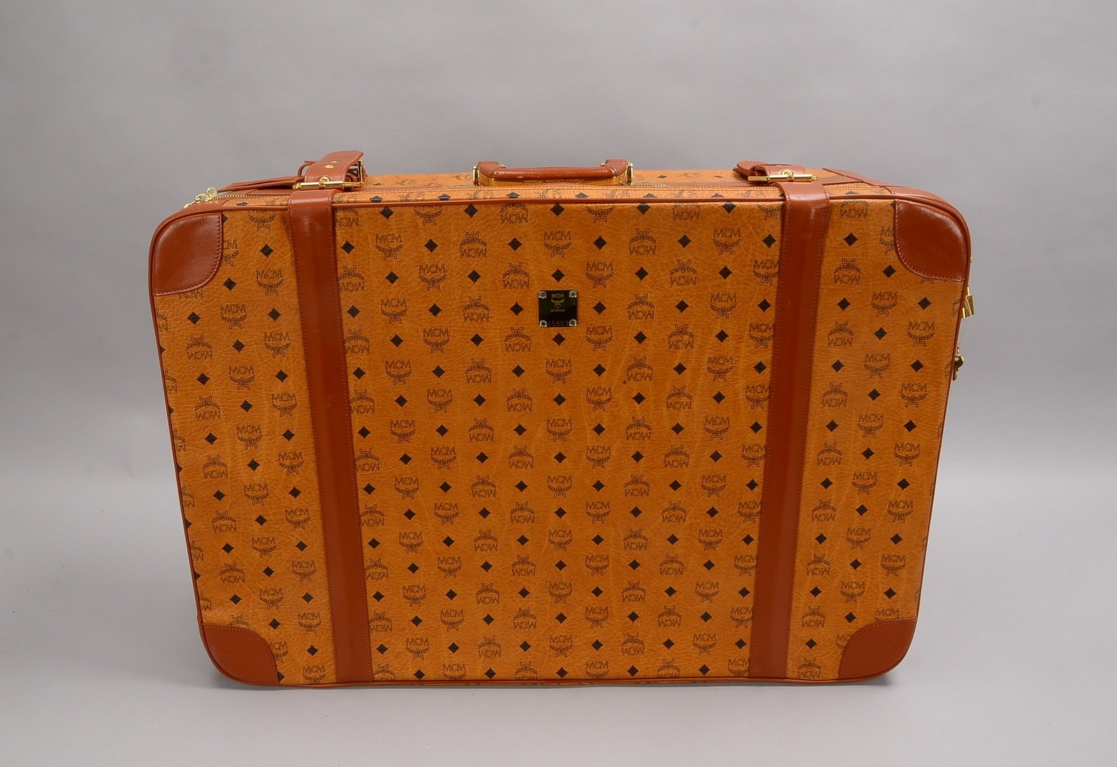 MCM, Reisekoffer, Korpus auf Rollen, mit Seitengriff/Schloss; Höhe 75 cm