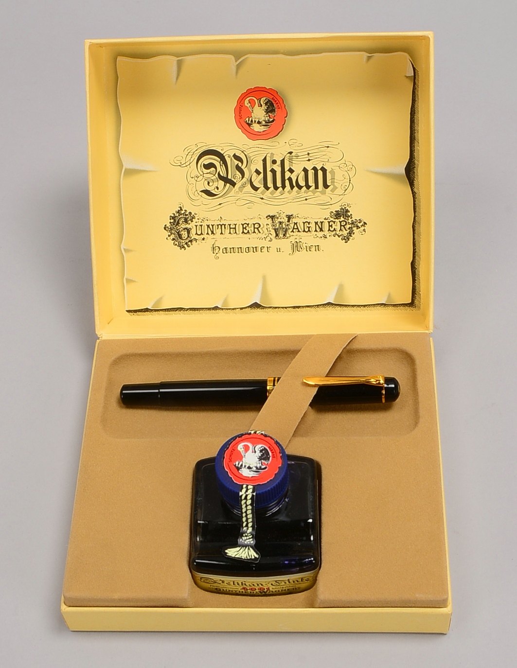 Pelikan, Sammler-Füllfederhalter, mit Tintenfass, in original Box