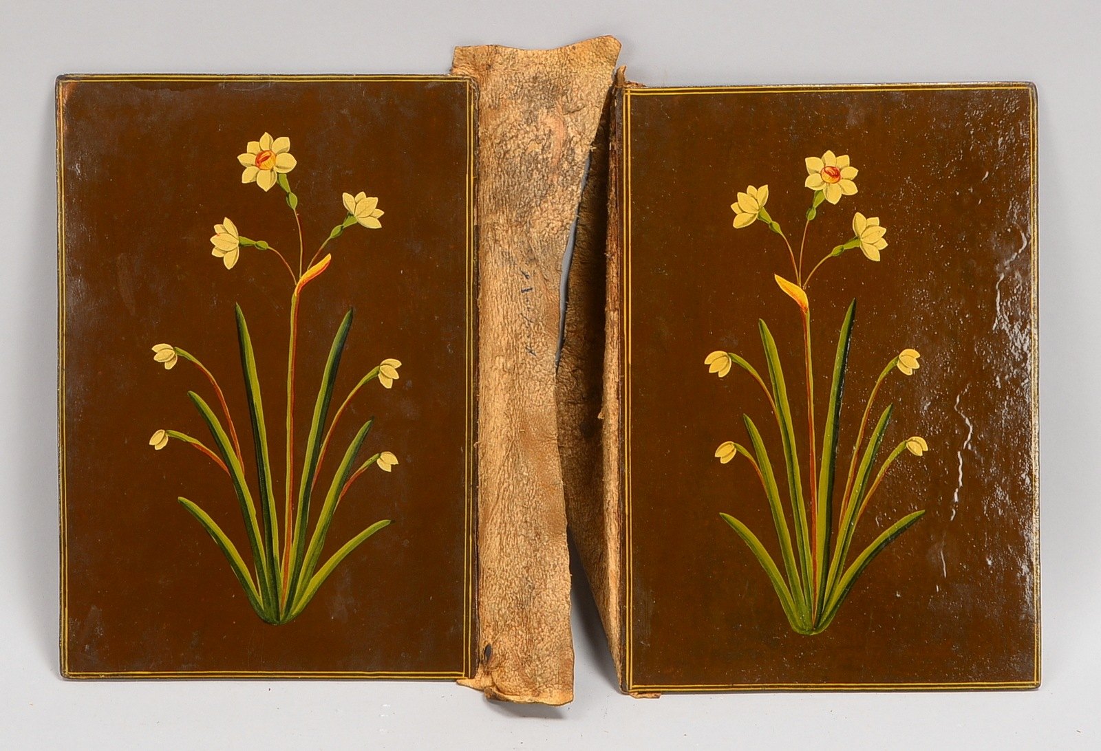 Histor. Buchdeckel (Persien), Leder/Pappe, feine Lackmalerei; Maße 30 x 21 cm