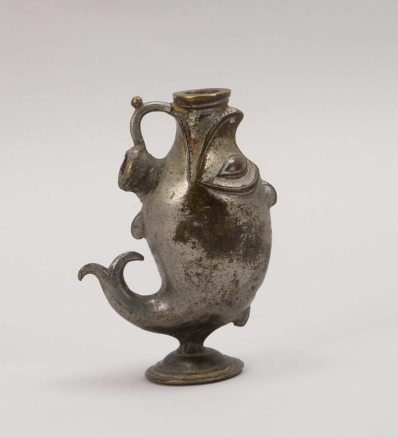 Pfeifenkopf (Indien), Bronze, figürliche Ausführung (Fischform); Länge 15 cm