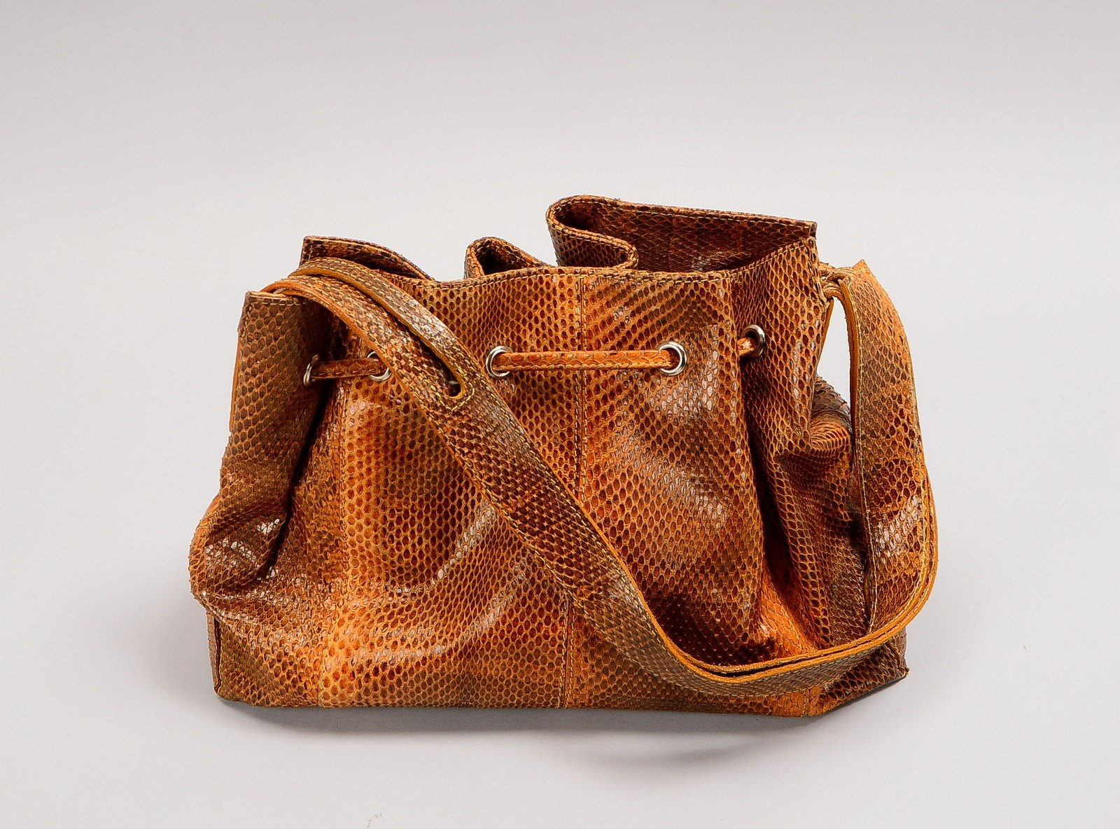 Tod's, Designer-Handtasche, Reptilienleder in Braun; Maße 18 x 30 cm