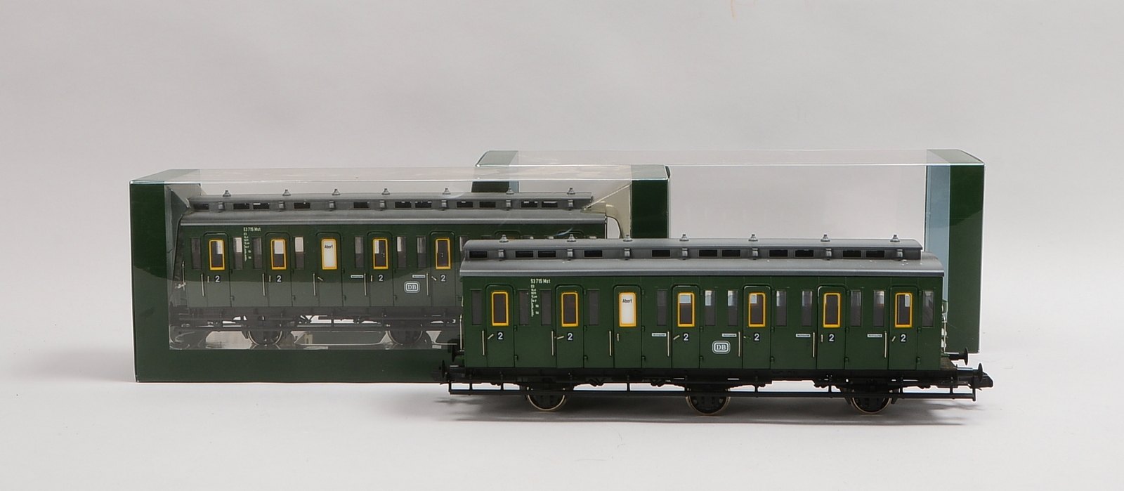 Modelleisenbahn-Zubehör, Märklin Spur 1: 2 Abteilwagen der DB, Farbe Grün