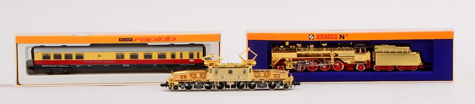 Modelleisenbahn-Konvolut, Arnold Spur N: Modell-Nrn. 2702 und 2703, und Personenzug