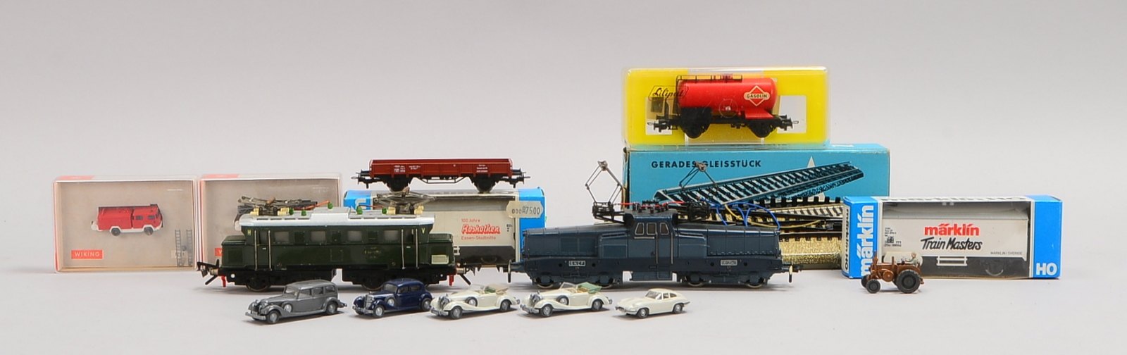 Modelleisenbahn-Konvolut, div. Teile: 2x E-Loks, Metallgehäuse, Waggons, Schienen