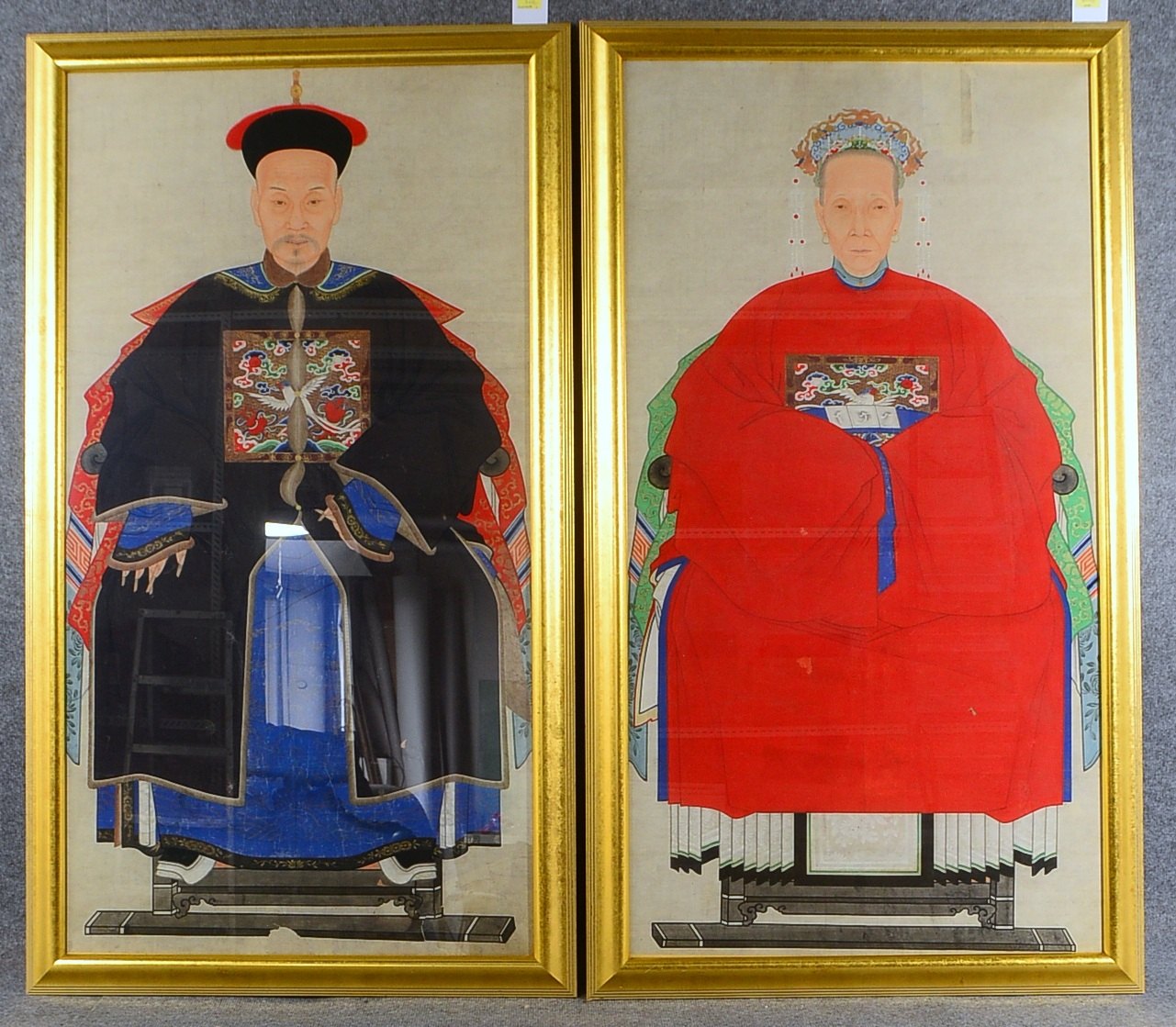2 Ahnenbilder, Tusche/Gouache, wohl Zhang Tingyu und dessen Frau; RM 150 x 65 cm