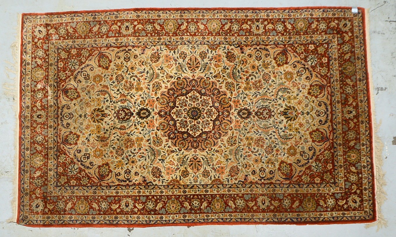 Seidenteppich (China), Seide auf Seide, sehr feine Knüpfung, ca. 1.000.000 Knoten/qm