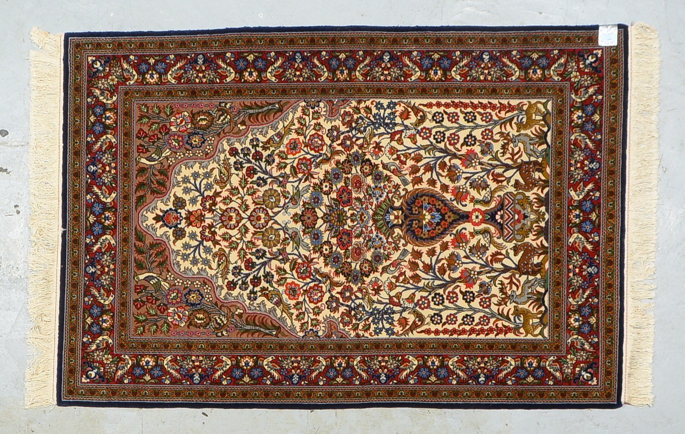 Ghom, feine Knüpfung, mit Paradiesmotiv, ringsum komplett, sehr guter Zustand