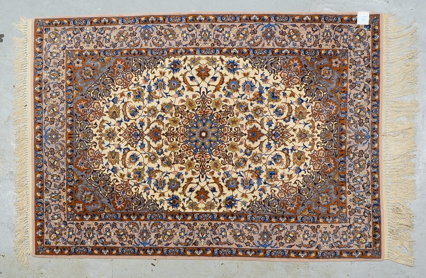 Isfahan, Korkwolle auf Seide, sehr feine Knüpfung, ca. 850.000 Knoten/qm, guter Zustand