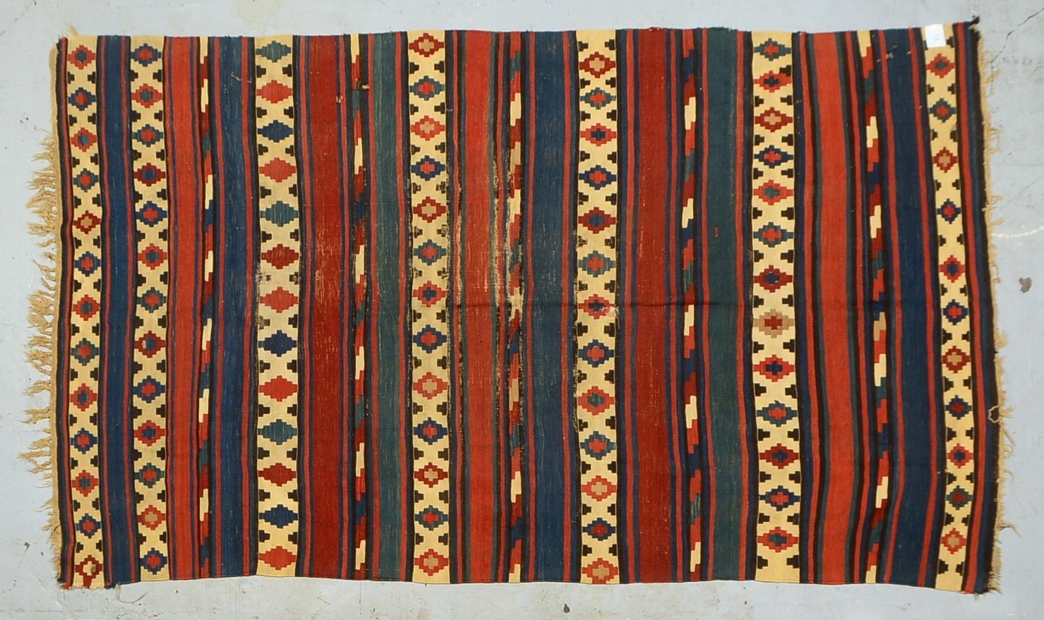 Antiker Shirwan-Kelim (Kaukasus, um 1900), Wolle auf Wolle, fein gewebt, Pflanzenfarben