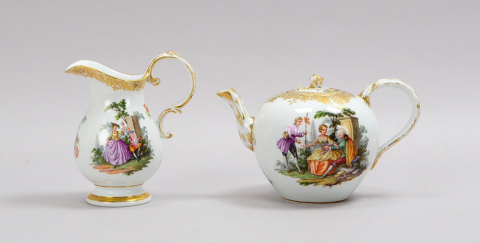 Meissen (I. Wahl), 2 Porzellan-Servierteile, jeweils schauseitig mit Handbemalung ('Galante Szenen'