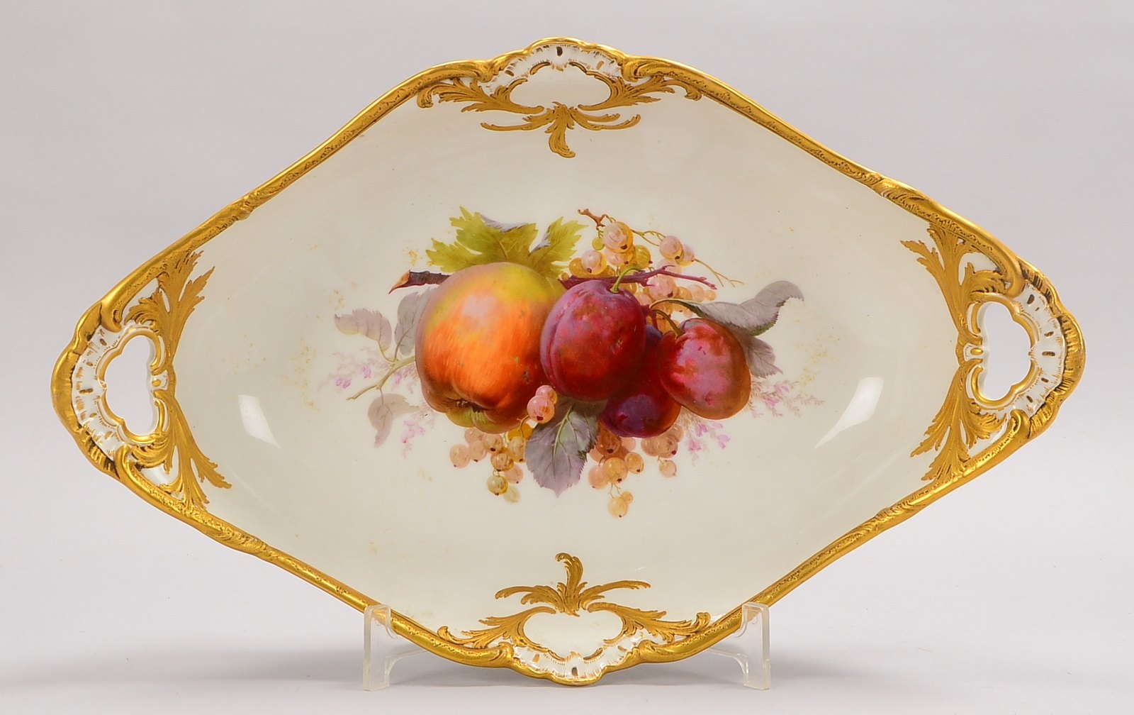 KPM Berlin, Obstschale, relief. Rocaillenrand; Länge 38 cm, Breite 24,5 cm