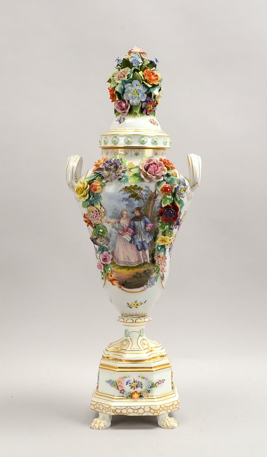 Potschappel/Dresden, Potpourri-Deckelvase, schauseitig mit floraler Handbemalung (Blumenbouquets), p