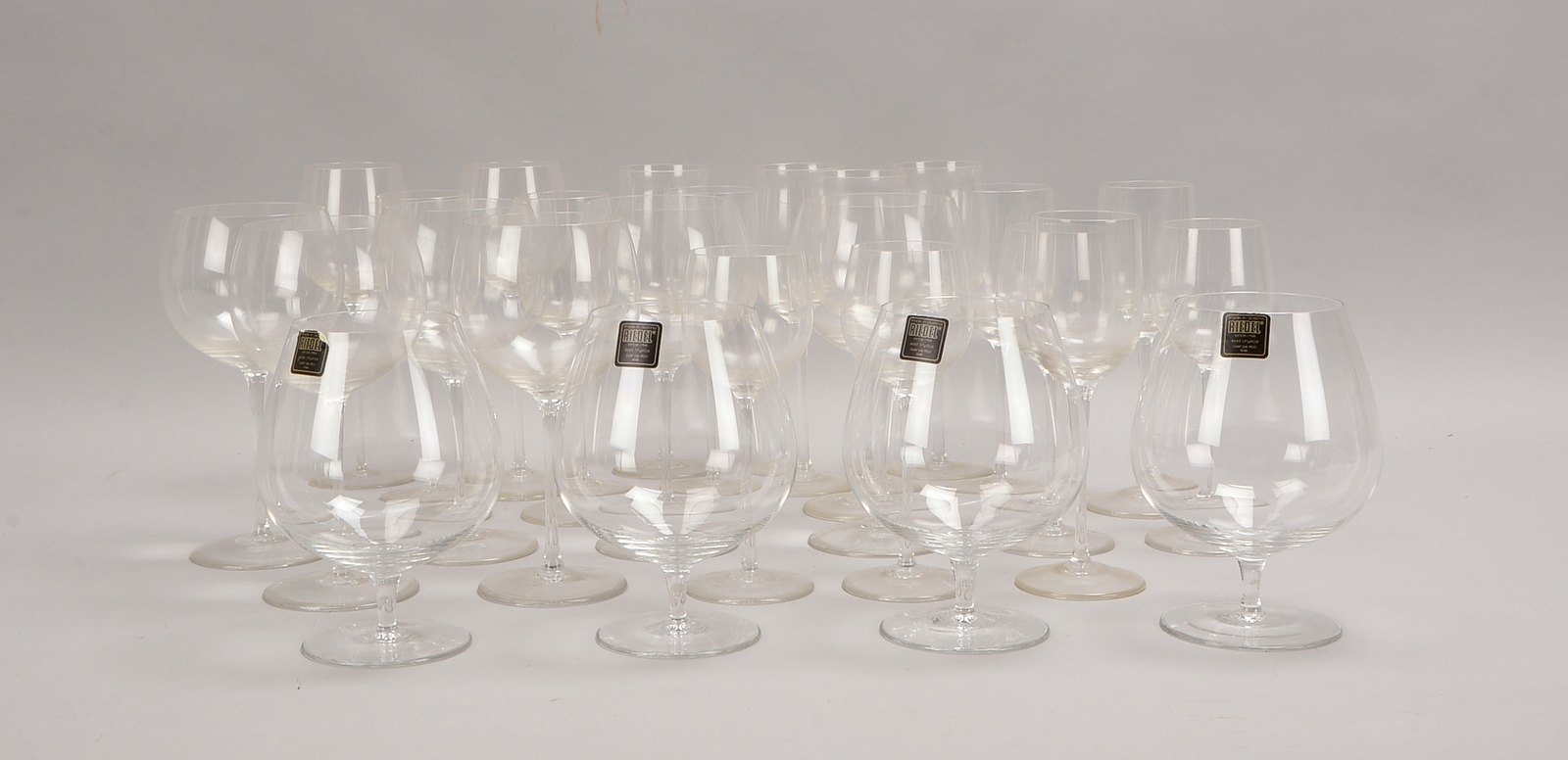 Riedel, Tischglas-Konvolut, verschiedene Ausführungen, 32 Stück: je 6-teiliger Satz Sektflöten und 6